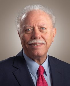 Es profesor decano del área de Entorno Económico. Licenciado en Economía por la Universidad Nacional Autónoma de México (UNAM)