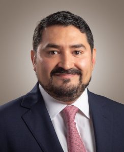 Es profesor del área de Entorno Económico. Licenciado en Administración y en Economía por el ITAM. Además, cuenta con una maestría en Ciencias en Economía