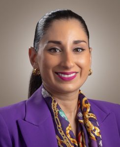 Es directora del Centro de Investigación en Responsabilidad Social (CIRES) y profesora del área de Entorno Político y Social.
