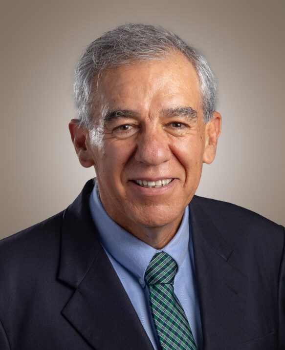 DAVILA_JOSE_ANTONIO Es profesor decano del área de Política de Empresa de IPADE. Fungió como director del Centro de Investigación en Iniciativa Empresarial (CIIE).