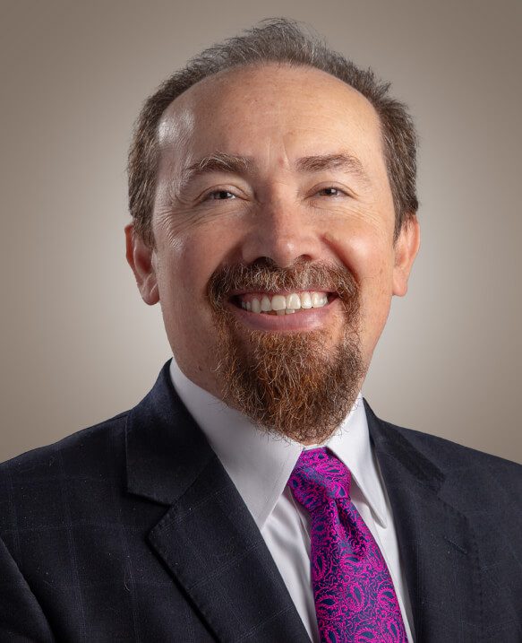 Es profesor de las áreas de Factor Humano y de Análisis de Decisiones de IPADE, y director adjunto de la Dirección Programas In-Company