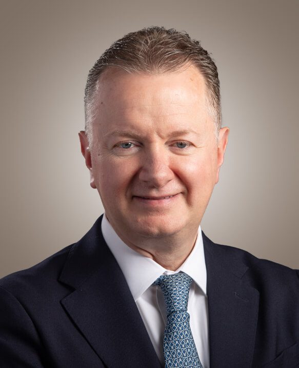 Es profesor del área de Factor Humano. Licenciado en Derecho por la Universidad Panamericana y doctor en Derecho por la Universidad de Navarra