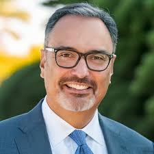 Michael C. Camuñez Presidente y Director General Monarch Global Strategies LLC