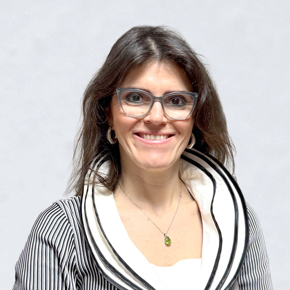 Gulser Vardarci_fondo-gris Gulser Vardarci_fondo-gris